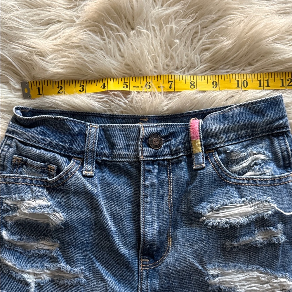 🌈HOLLISTER DISTRESSED HIGH RISE SHORTS💙 - Picture 4 of 5